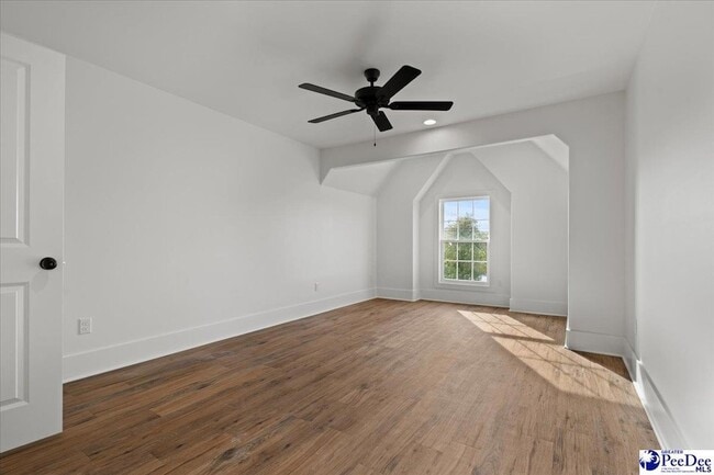 Building Photo - 501 W Cheves St