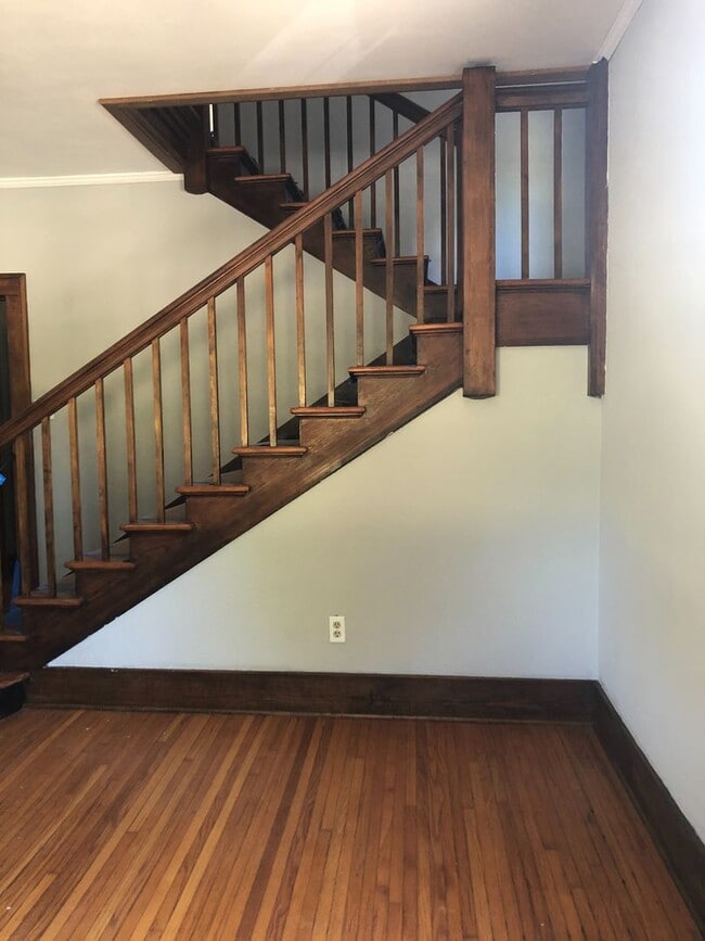 Building Photo - 811 W Adams Rd