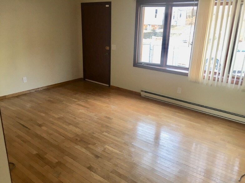 Building Photo - 75 Ingleside Ave