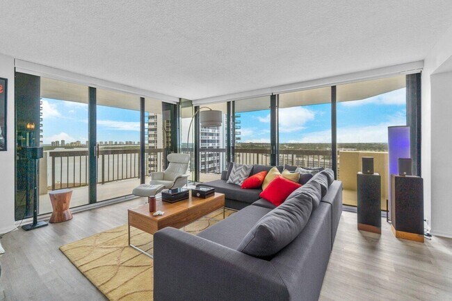 Building Photo - 108 Lakeshore Dr