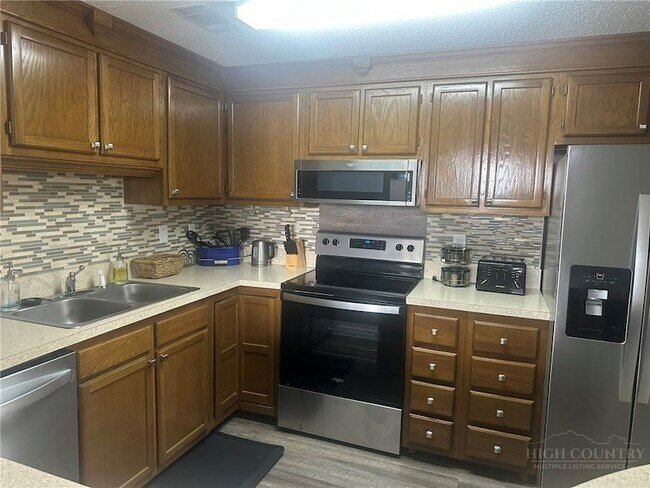 Building Photo - 303 Sugar Top Dr