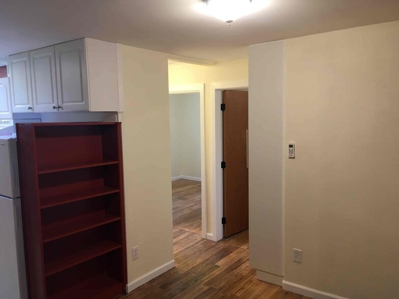 To the Bath & Bedrooms - 5007 SW Custer St