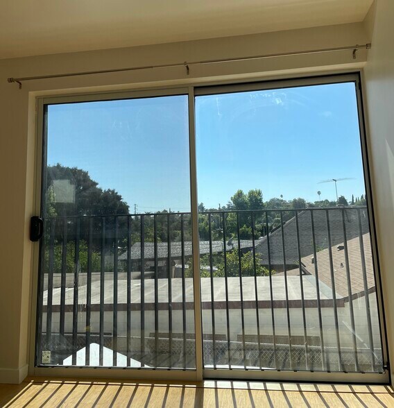 Building Photo - 5644 Aldama St