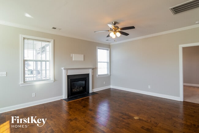 Building Photo - 412 Topcrest Ln