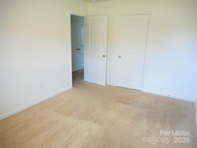 Building Photo - 820 Larmore Ave