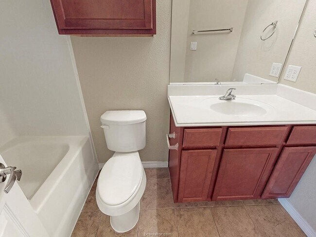 Building Photo - Lakeridge Townhomes #2607