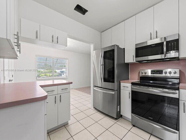 Building Photo - 1515 NE 2nd Ave