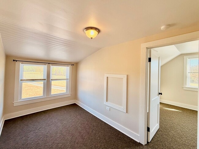 Building Photo - Charming 3 Bedroom Home for Rent!