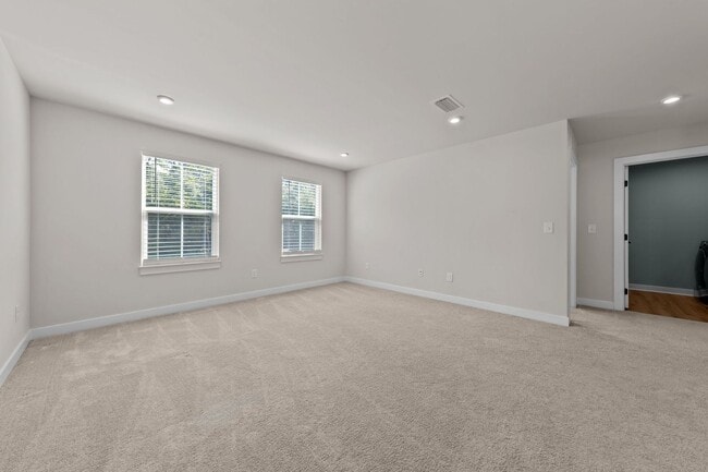 Building Photo - Luxurious 4-bed