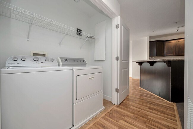 Building Photo - Stunning Down Town Condo in Secure Building