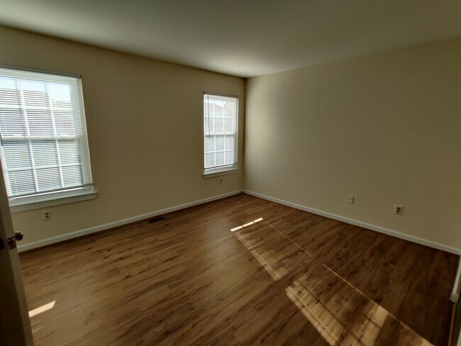 Building Photo - Newer 3 bedroom home