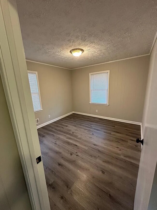 Building Photo - 326 Rooks Rd