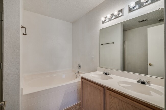 Building Photo - 5224 Royal Burgess Dr