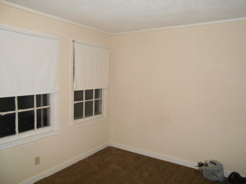 Building Photo - 4409 E Bayley St