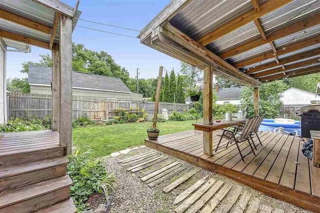 Building Photo - 524 La Plant St