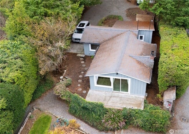 Building Photo - 3722 Forest Beach Dr NW
