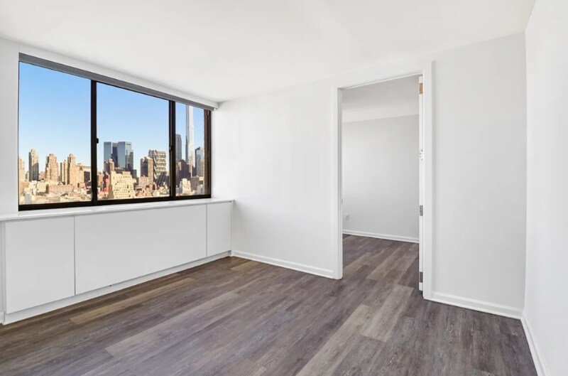 Building Photo - 520 W 43rd St