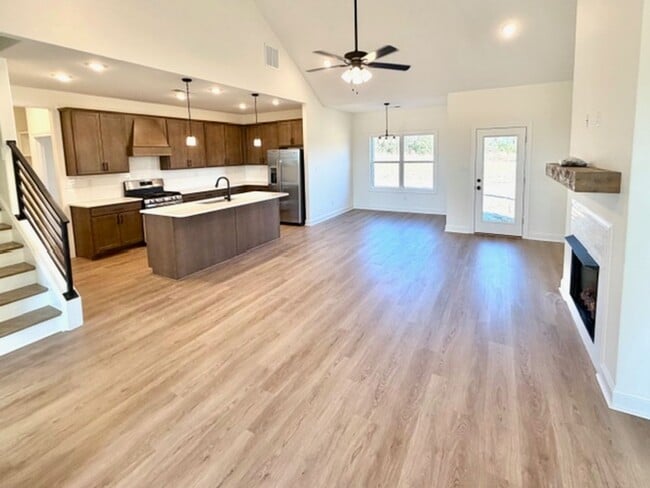 Building Photo - NewburyDr7486