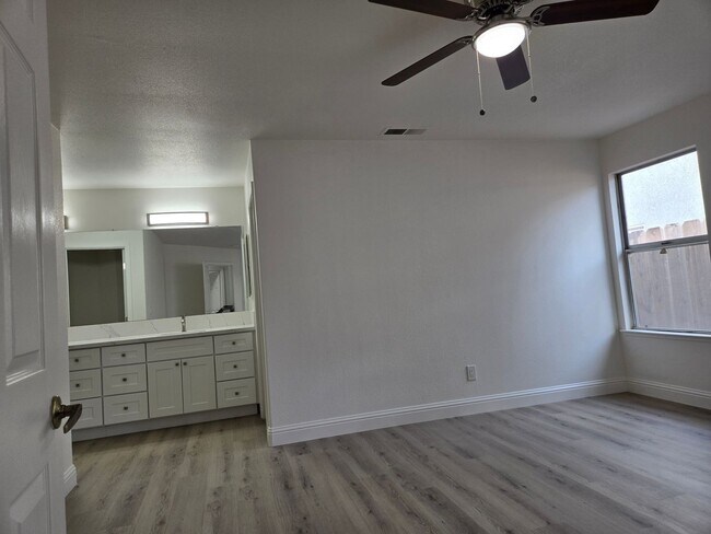 Building Photo - 3884 Paula Ct