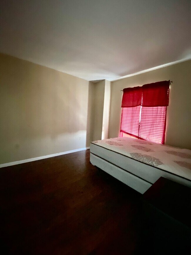 Building Photo - 2 Bedroom 2 Bathroom Unit @ Park Circle
