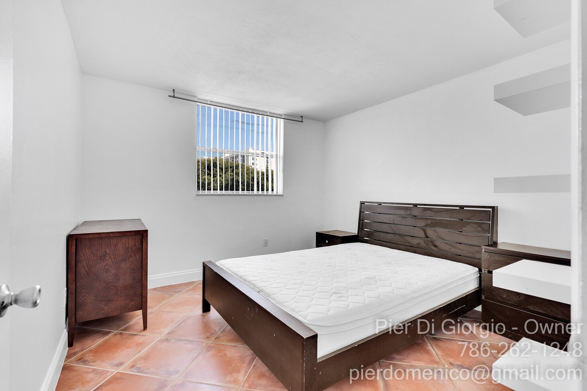 Building Photo - 1801 S Treasure Dr