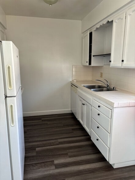 Building Photo - 3307 E Fairmont Ave