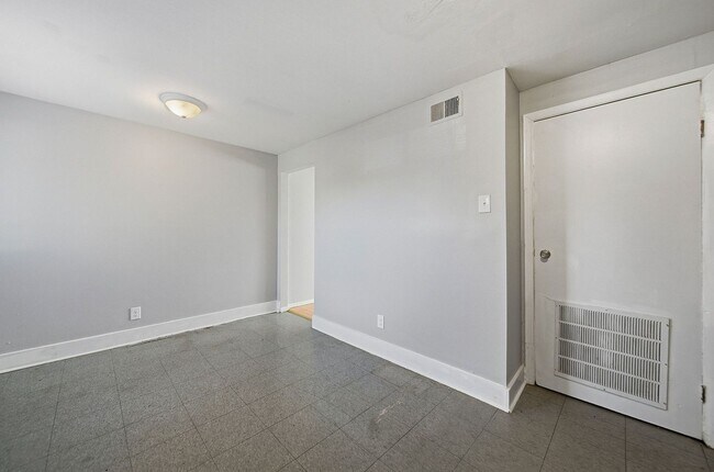 Building Photo - 2301 Jefferson Ave