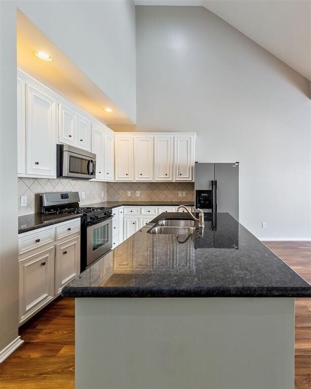 Building Photo - 1247 W 17th St