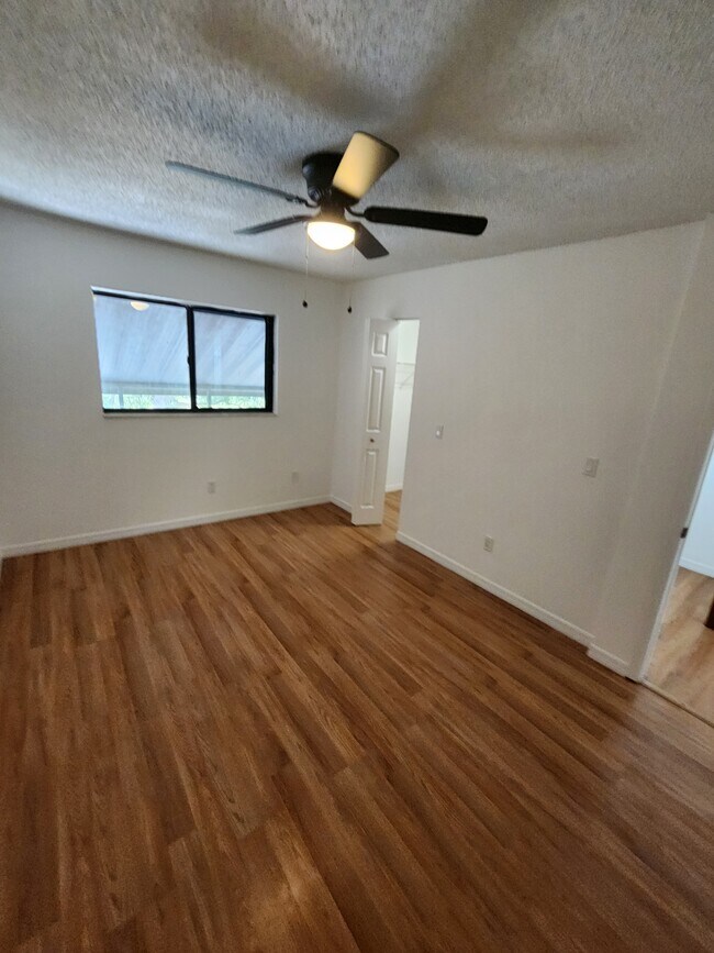 Building Photo - 2750 S Pines Dr