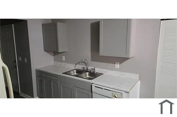Building Photo - Room in Duplex on Glenwoods Dr