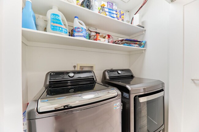 Building Photo - 8113 E Redwing Rd