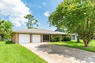 Building Photo - 303 Ligustrum St