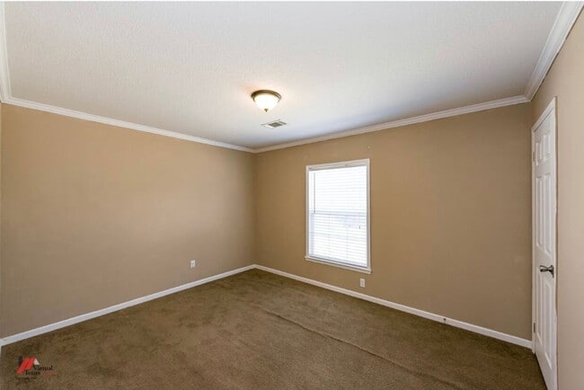 Building Photo - 571 7 Pines Rd