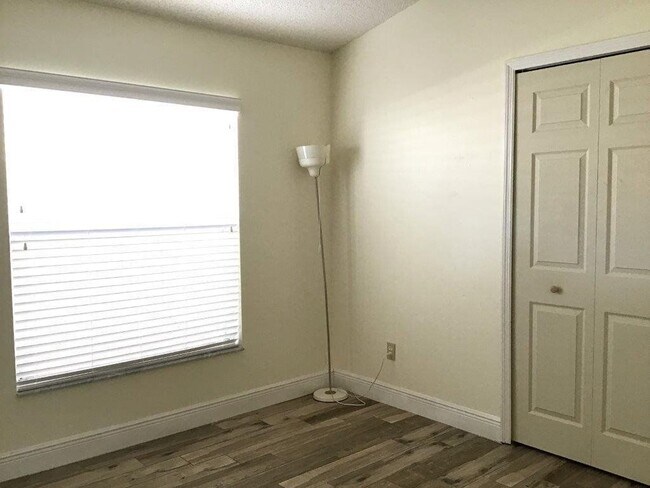 Building Photo - 176 Dahlia Village Cir