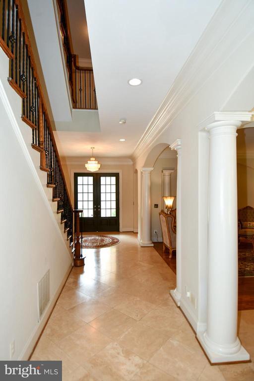 Building Photo - 7104 Old Dominion Dr