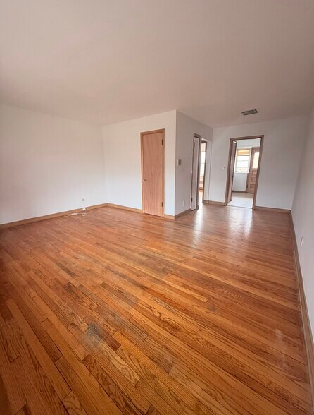 Building Photo - 4002 N Farwell Ave