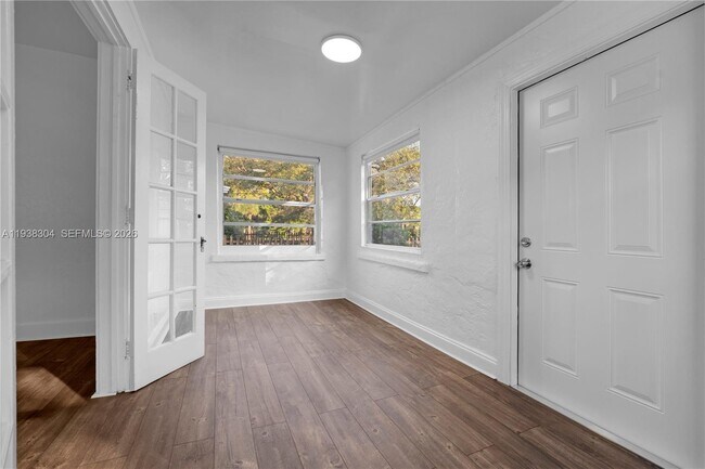 Building Photo - 1505 Monroe St