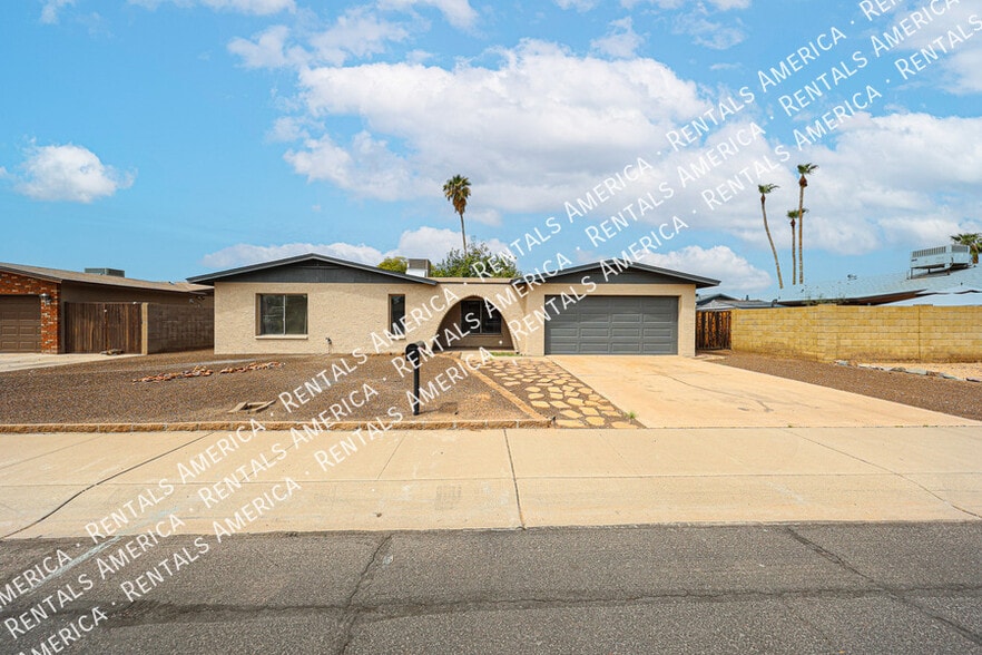 Building Photo - 10642 N 47th Dr