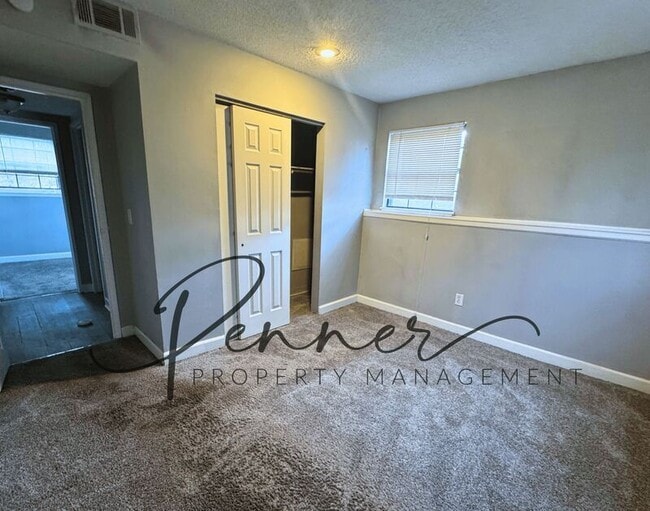 Building Photo - 716 NE Ball Dr