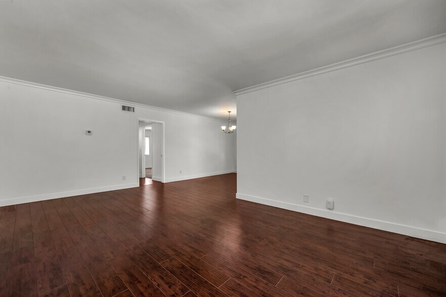 Building Photo - 248 N Rexford Dr