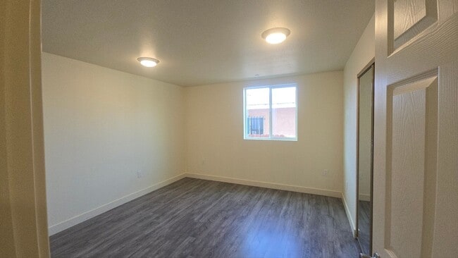 Building Photo - All Bed& Bath at 1st ,2 car Assigned Parking Space at back with access alley,tile &laminate floor...