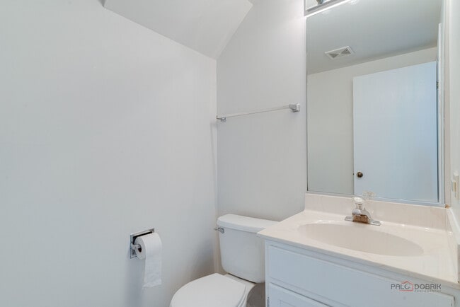 Building Photo - 1257 Orleans Dr