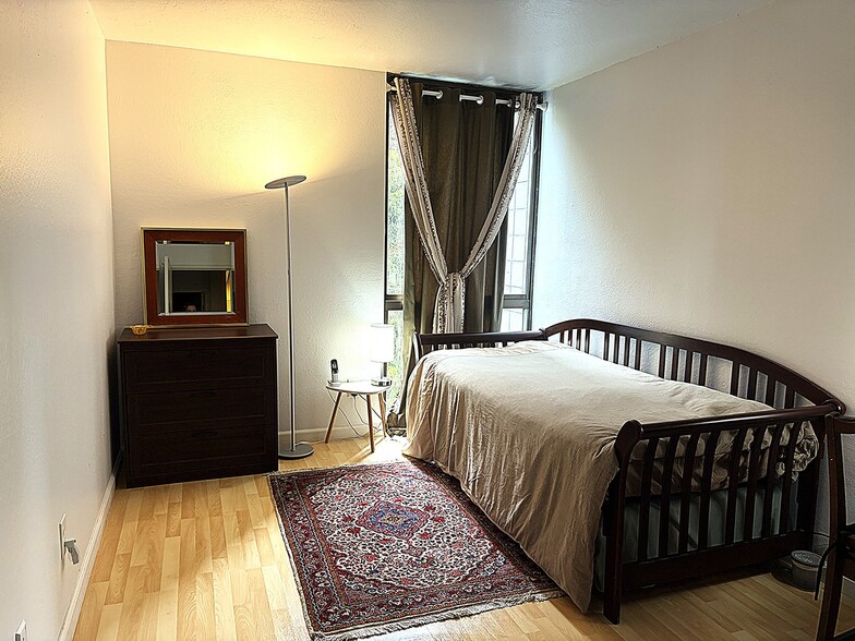 Building Photo - 555 Pierce St