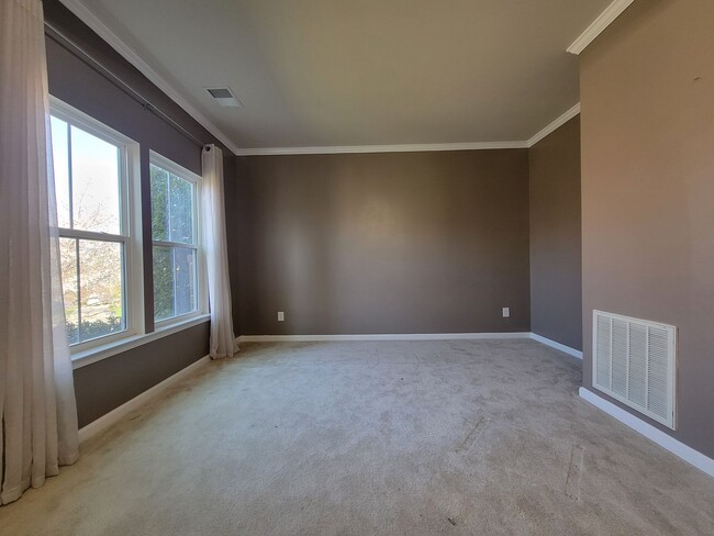 Building Photo - Large 2 story transitional in highly sough...