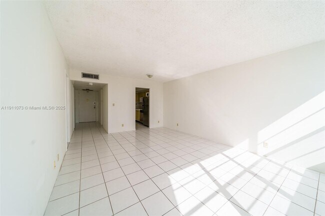 Building Photo - 2741 Taft St