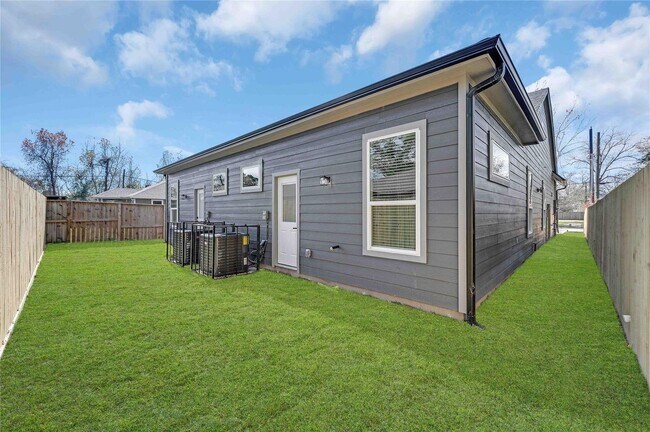 Building Photo - Bunche Duplexes