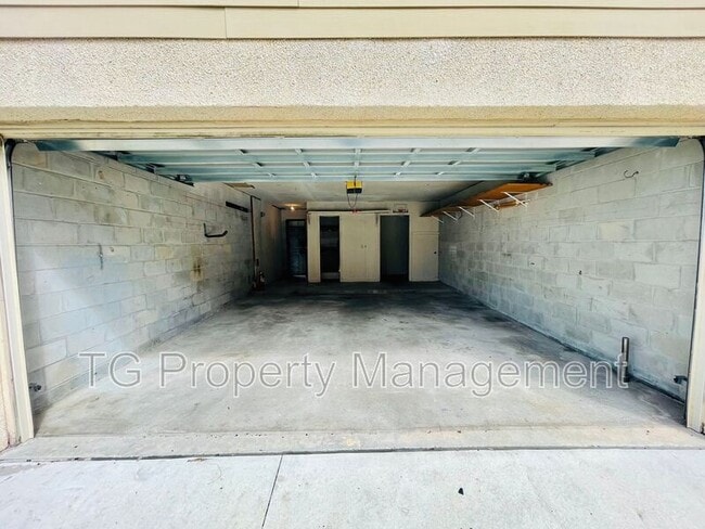 Building Photo - 109 2nd St S