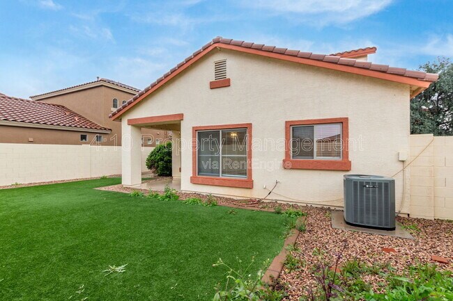 Building Photo - 2644 E Chester Dr