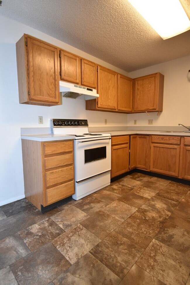 Building Photo - 809 W Villard St