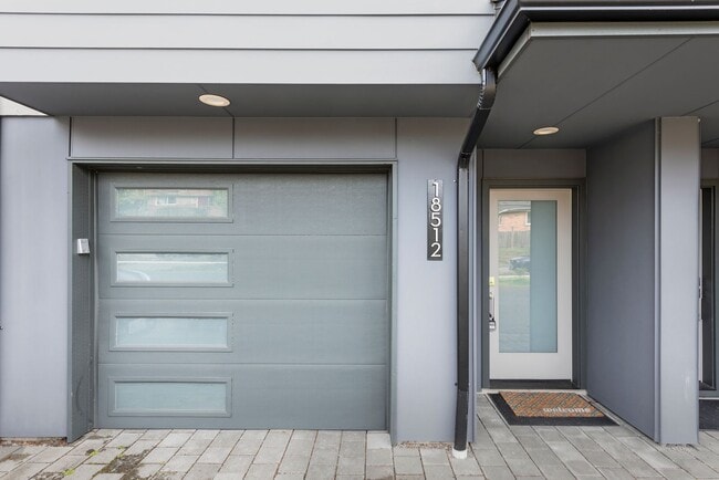 Building Photo - Modern 3 Bed 3.5 Bath Townhome with Garage, Balcony and Fenced Yard Near Light Rail